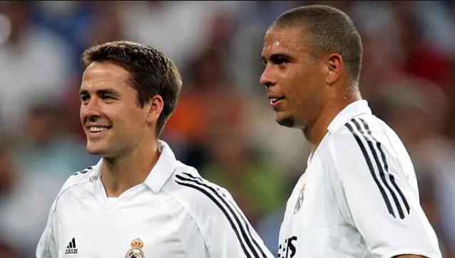 与此相对 与此相对